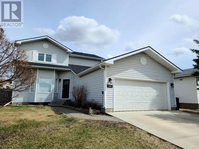 8214 105 Avenue, House detached with 4 bedrooms, 2 bathrooms and 3 parking in Peace River AB | Card Image