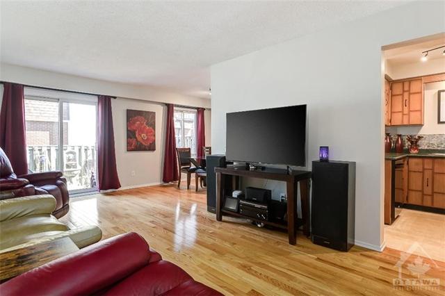 1824 Axminster Court, Townhouse with 3 bedrooms, 2 bathrooms and 2 parking in Ottawa ON | Image 4