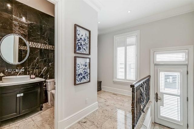 58 Rockview Gdns, House detached with 4 bedrooms, 8 bathrooms and 14 parking in Vaughan ON | Image 15