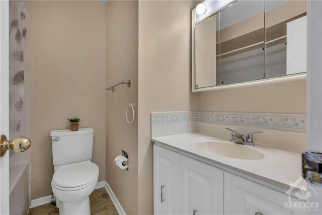 1214 Lassiter Terrace, Townhouse with 3 bedrooms, 2 bathrooms and 1 parking in Ottawa ON | Image 22