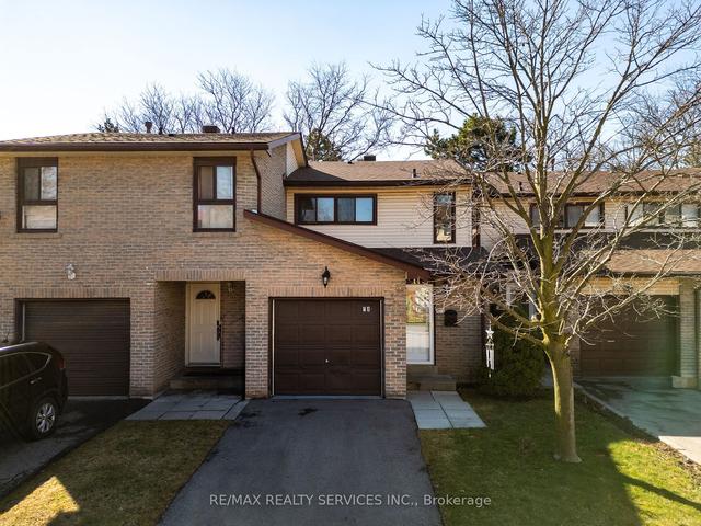 14 Collins Cres, Townhouse with 3 bedrooms, 2 bathrooms and 2 parking in Brampton ON | Image 12