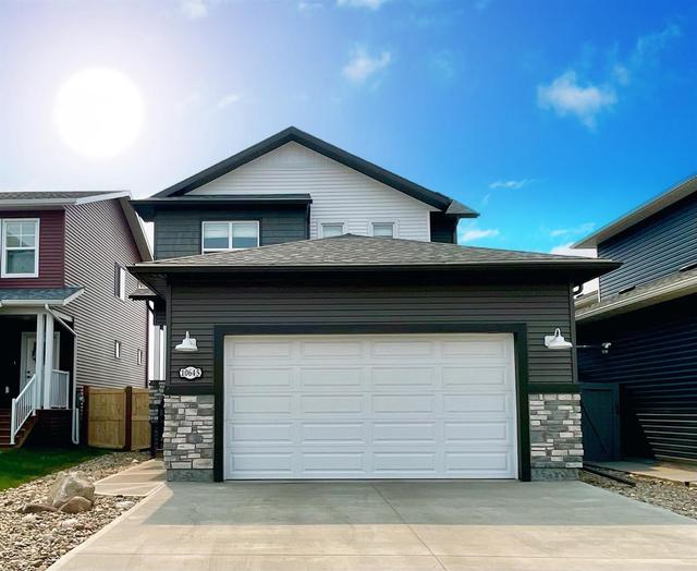 10645 134a Avenue, House detached with 3 bedrooms, 2 bathrooms and 4 parking in Grande Prairie AB | Image 2