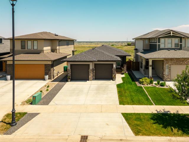335 Canyon Meadows Road W, House detached with 4 bedrooms, 2 bathrooms and 4 parking in Lethbridge AB | Image 3