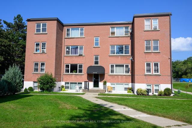 5 - 2418 New St, Condo with 2 bedrooms, 1 bathrooms and 1 parking in Burlington ON | Image 1