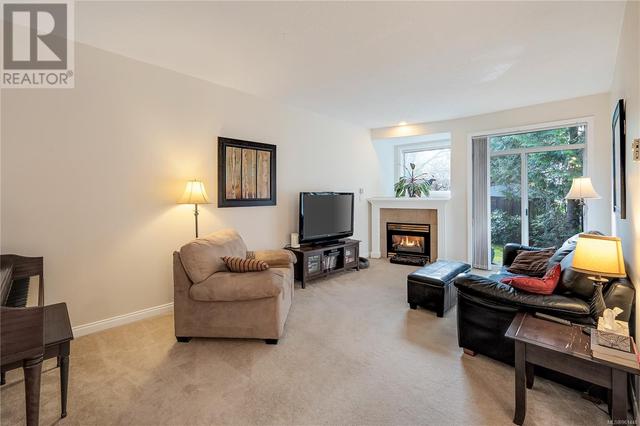 25 - 4525 Wilkinson Rd, House attached with 3 bedrooms, 3 bathrooms and 1 parking in Saanich BC | Image 17