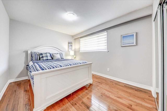 154 Merkley Sq, House detached with 4 bedrooms, 3 bathrooms and 3 parking in Toronto ON | Image 13