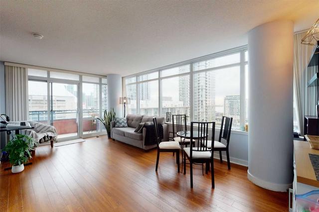 919 - 4k Spadina Ave, Condo with 2 bedrooms, 2 bathrooms and 1 parking in Toronto ON | Image 3