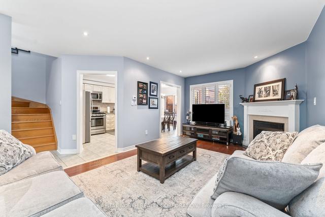 132 Royal Ridge Cres N, House detached with 3 bedrooms, 3 bathrooms and 6 parking in Vaughan ON | Image 3