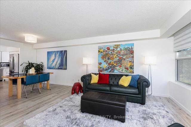 206 - 250 Davis Dr, Condo with 2 bedrooms, 2 bathrooms and 1 parking in Newmarket ON | Image 2