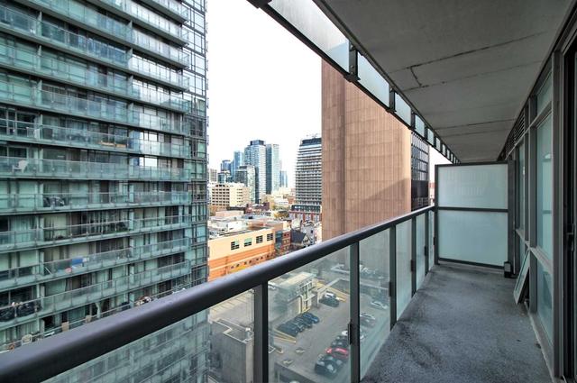 1201 - 38 Grenville St, Condo with 2 bedrooms, 2 bathrooms and 1 parking in Toronto ON | Image 4