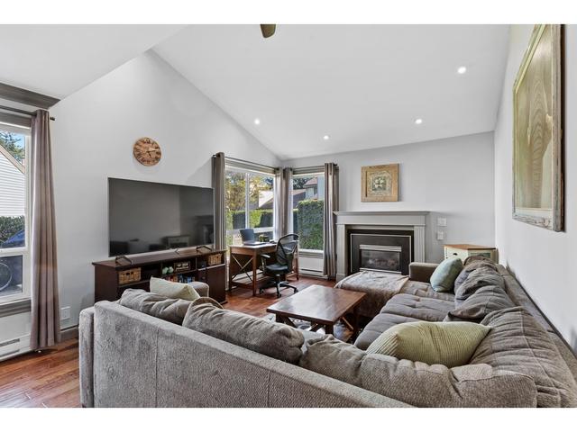 6270 W Greenside Drive, House attached with 2 bedrooms, 1 bathrooms and 2 parking in Surrey BC | Image 5
