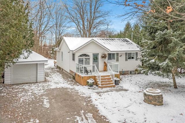 107 Kennedy Ave, House detached with 3 bedrooms, 1 bathrooms and 5 parking in Oro Medonte ON | Card Image