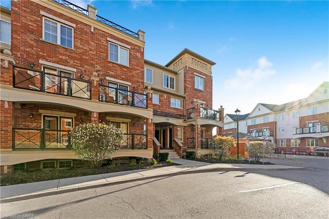8 - 35 Hays Boulevard, House attached with 2 bedrooms, 1 bathrooms and 2 parking in Oakville ON | Image 16