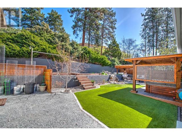 655 Clifton Road S, House detached with 5 bedrooms, 3 bathrooms and 2 parking in Kelowna BC | Image 44