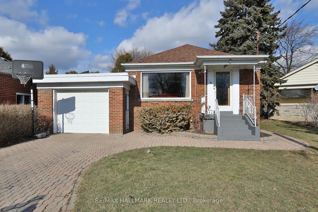 32 Shandara Cres, House detached with 3 bedrooms, 3 bathrooms and 4 parking in Toronto ON | Image 1