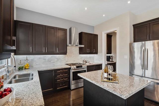 45 Kylemount Crt, House detached with 4 bedrooms, 4 bathrooms and 6 parking in Vaughan ON | Image 6