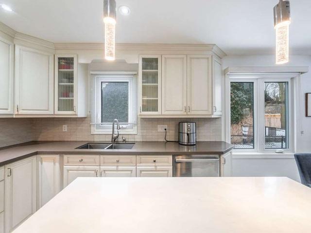 2098 Mississauga Rd, House detached with 4 bedrooms, 5 bathrooms and 8 parking in Mississauga ON | Image 3