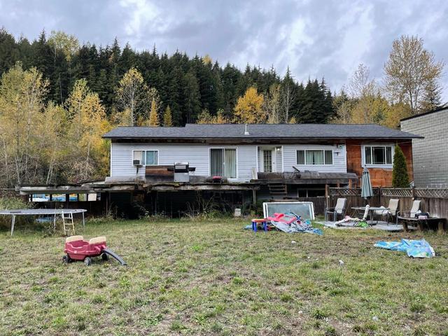 3340 Highway 6, House detached with 5 bedrooms, 3 bathrooms and null parking in Central Kootenay E BC | Image 5