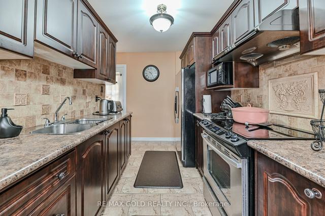 21 Hapsburg Sq, House detached with 3 bedrooms, 2 bathrooms and 4 parking in Brampton ON | Image 1