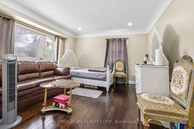 38 Lake Ave N, House detached with 4 bedrooms, 2 bathrooms and 2 parking in Hamilton ON | Image 2