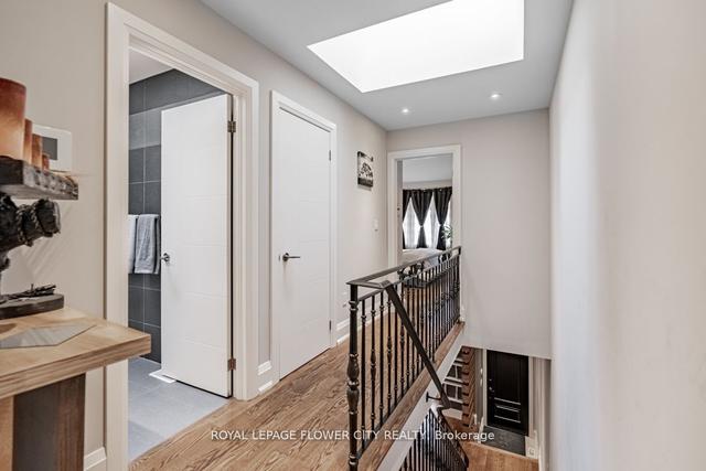 1878b Keele St, House semidetached with 3 bedrooms, 4 bathrooms and 4 parking in Toronto ON | Image 19