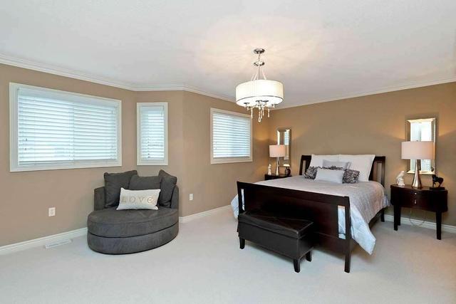 2428 Highmount Cres, House detached with 4 bedrooms, 3 bathrooms and 4 parking in Oakville ON | Image 14