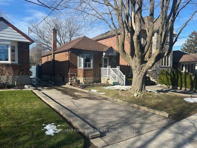 476 Glen Park Ave, House detached with 2 bedrooms, 2 bathrooms and 5 parking in Toronto ON | Image 2