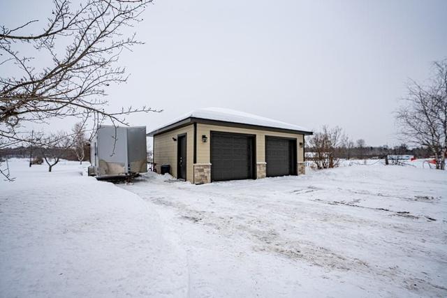 3656 Front Road, House detached with 2 bedrooms, 1 bathrooms and 6 parking in East Hawkesbury ON | Image 5