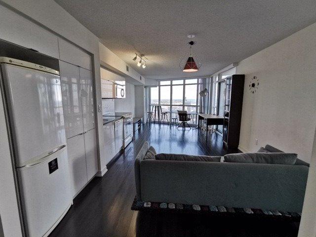 2009 - 21 Iceboat Terr, Condo with 2 bedrooms, 2 bathrooms and 1 parking in Toronto ON | Image 6