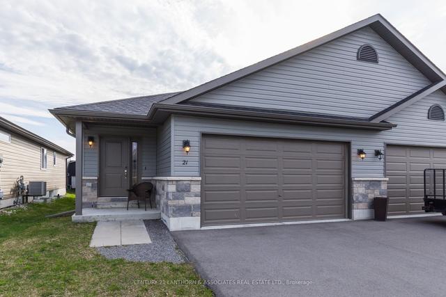 21 Lehtinen Cres, House semidetached with 2 bedrooms, 3 bathrooms and 6 parking in Belleville ON | Image 1