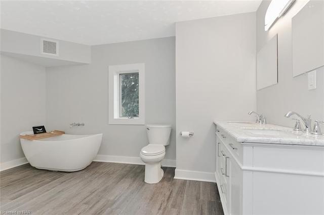 53 Thomas Street, House detached with 3 bedrooms, 1 bathrooms and null parking in St. Catharines ON | Image 29