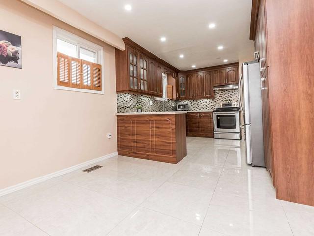 31 Radford Dr, House semidetached with 4 bedrooms, 3 bathrooms and 4 parking in Brampton ON | Image 8
