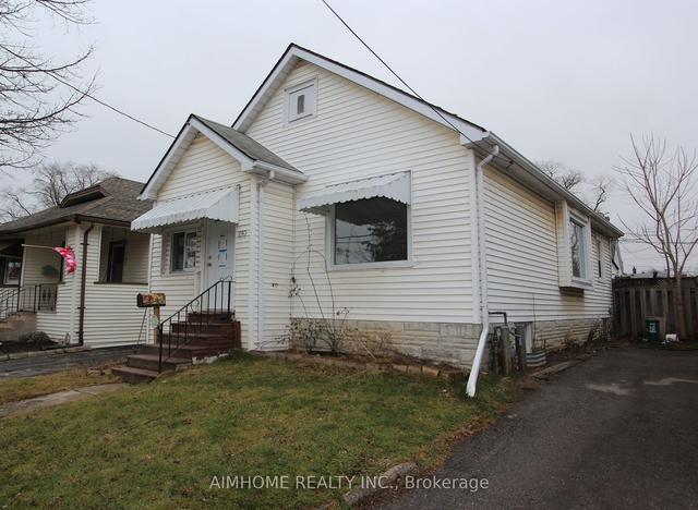 210 Lake St, House detached with 2 bedrooms, 1 bathrooms and 4 parking in St. Catharines ON | Image 12