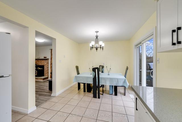 1222 Delmark Crt, House attached with 3 bedrooms, 2 bathrooms and 4 parking in Oshawa ON | Image 2
