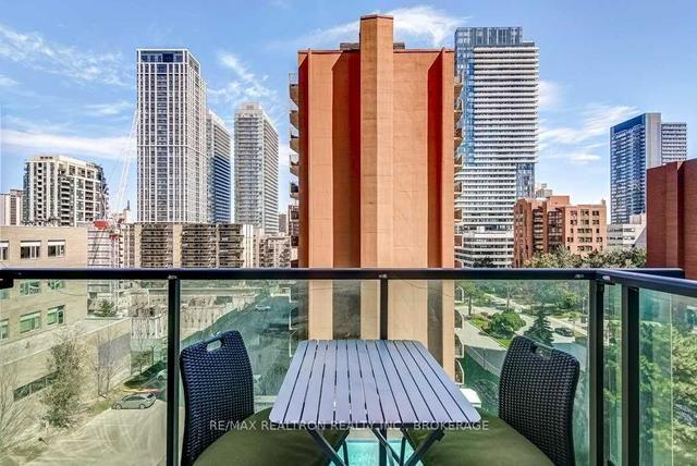 612 - 70 Roehampton Ave, Condo with 1 bedrooms, 1 bathrooms and 0 parking in Toronto ON | Image 8