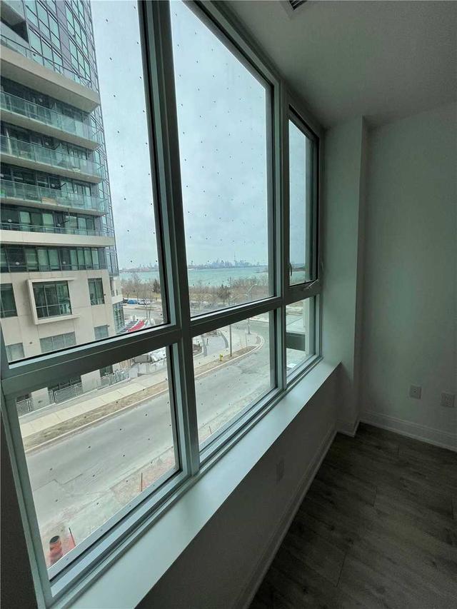 208 - 65 Annie Craig Dr, Condo with 2 bedrooms, 2 bathrooms and 1 parking in Toronto ON | Image 12