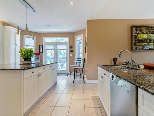 4467 Breckongate Crt, House detached with 2 bedrooms, 2 bathrooms and 6 parking in Burlington ON | Image 9