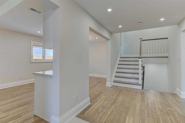 29 Aylesbury Rd, House detached with 5 bedrooms, 4 bathrooms and 6 parking in Toronto ON | Image 3
