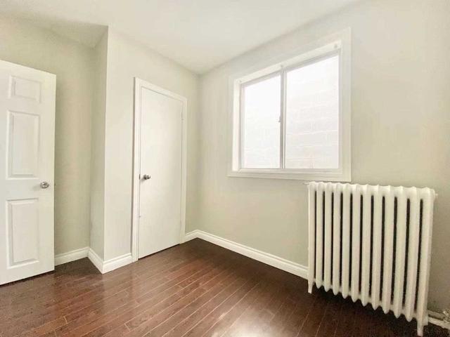 2052a Danforth Ave, House attached with 3 bedrooms, 1 bathrooms and 0 parking in Toronto ON | Image 9