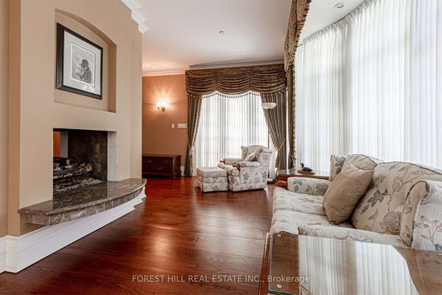 2438 Doulton Dr, House detached with 6 bedrooms, 8 bathrooms and 24 parking in Mississauga ON | Image 9