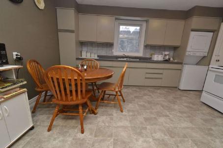 8370 Main St, House detached with 2 bedrooms, 1 bathrooms and 3 parking in Penetanguishene ON | Image 9