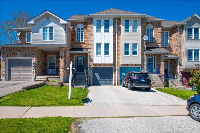 14 Natale Crt, House attached with 3 bedrooms, 2 bathrooms and 3 parking in Bradford West Gwillimbury ON | Image 1