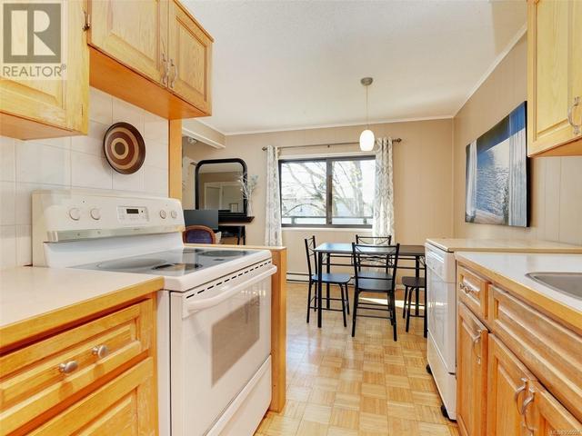 44 - 477 Lampson St, Condo with 3 bedrooms, 1 bathrooms and 1 parking in Esquimalt BC | Image 5
