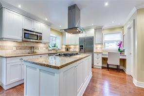 2116 Constance Dr, House detached with 4 bedrooms, 4 bathrooms and 4 parking in Oakville ON | Image 2