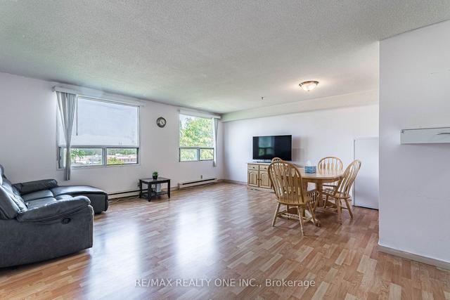 606 - 18 Holborn Crt, Condo with 2 bedrooms, 2 bathrooms and 1 parking in Kitchener ON | Image 5
