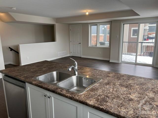203 Zenith Private, House attached with 3 bedrooms, 2 bathrooms and 1 parking in Ottawa ON | Image 3