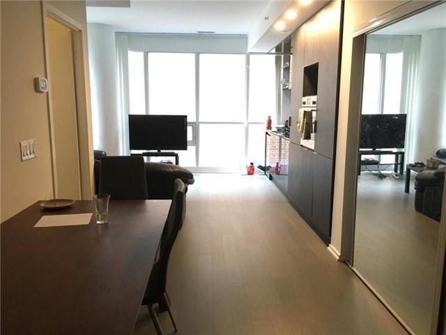 1003 - 70 Temperance St, Condo with 1 bedrooms, 1 bathrooms and null parking in Toronto ON | Image 2