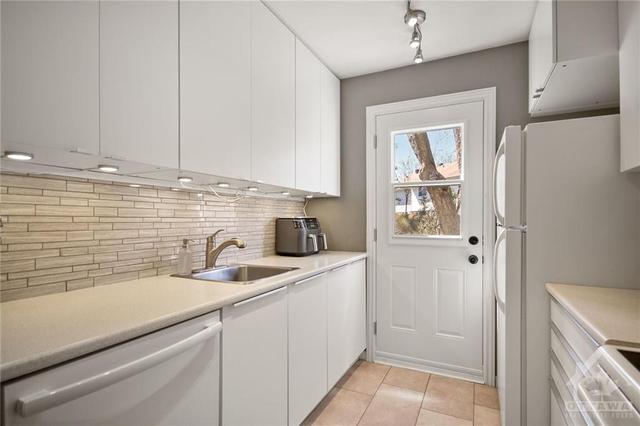6 Lovell Lane, Townhouse with 3 bedrooms, 2 bathrooms and 1 parking in Ottawa ON | Image 15
