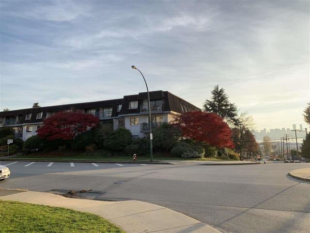 304 - 275 W 2nd Street, Condo with 2 bedrooms, 1 bathrooms and null parking in North Vancouver BC | Card Image