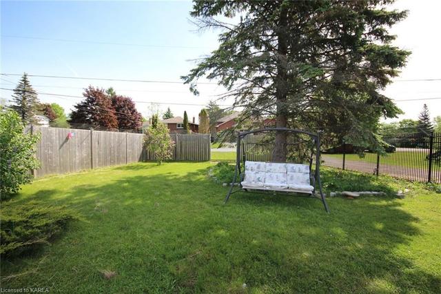 1129 Lincoln Drive, House detached with 3 bedrooms, 2 bathrooms and 4 parking in Kingston ON | Image 5